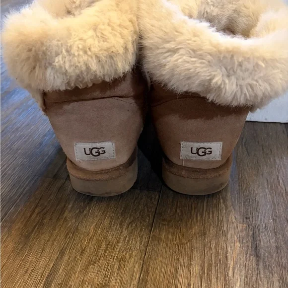 UGG Milla Suede Mini Boots Size 7 - Picture 2 of 6